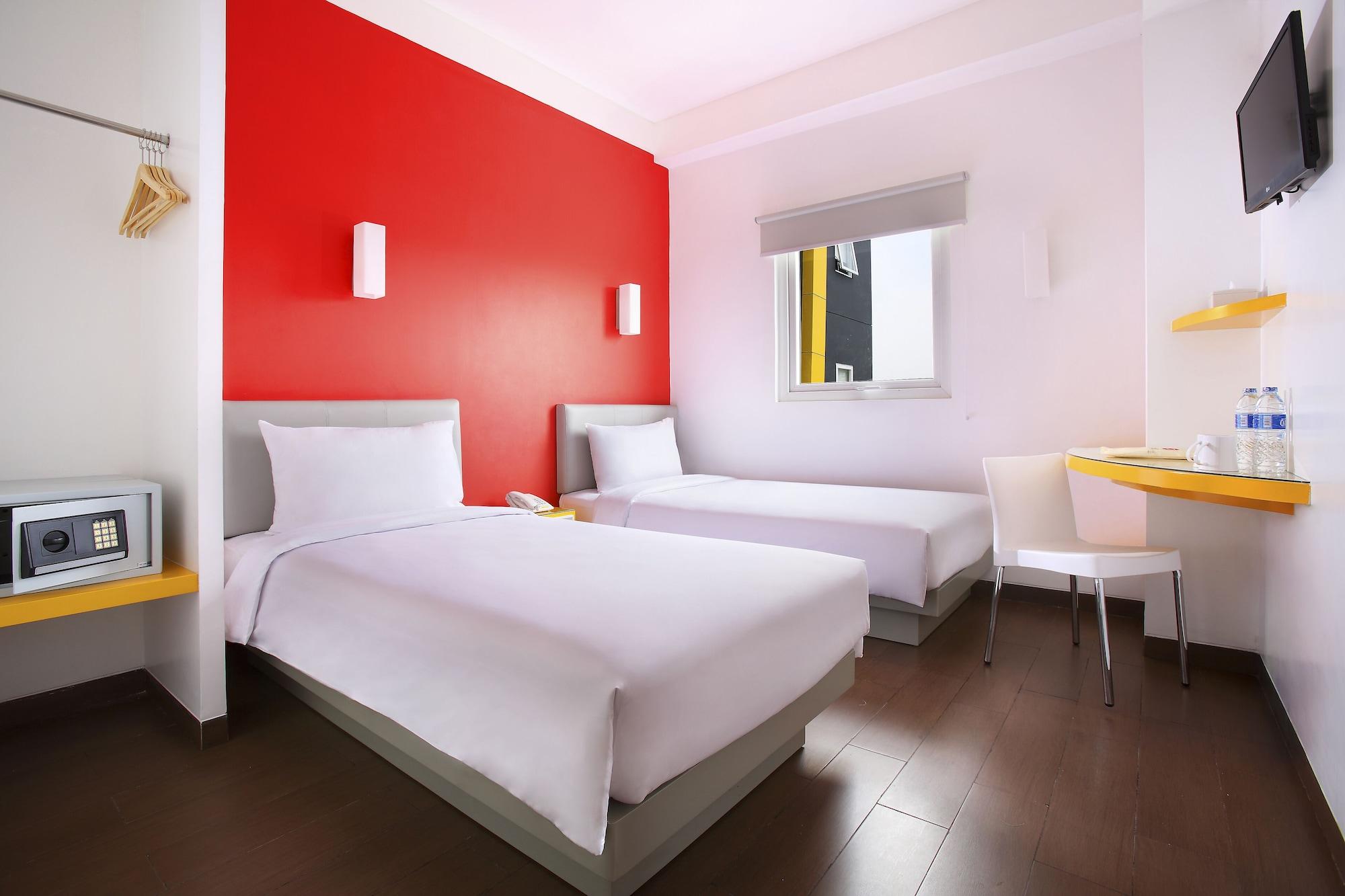 Amaris Hotel Bekasi Barat Exterior foto