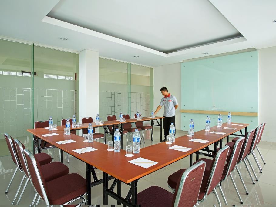 Amaris Hotel Bekasi Barat Exterior foto