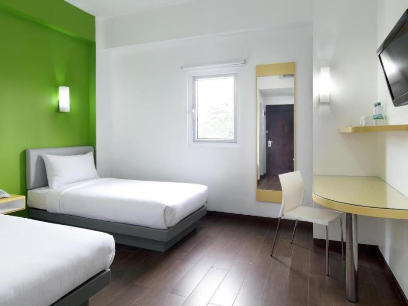 Amaris Hotel Bekasi Barat Exterior foto